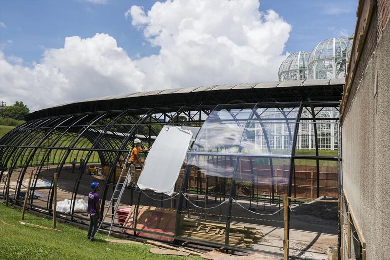 Recuperação das estruturas metálicas e nas edificações do futuro café do Centro Cultural do Jardim Botânico.
Curitiba, 09/01/2020.
Foto: Valdecir Galor/SMCS