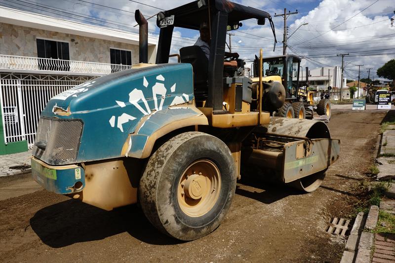 Obras de pavimentação da Rua Nhundiaquara - Cajuru.
Curitiba, 31/01/2020.
Foto: Valdecir Galor/SMCS