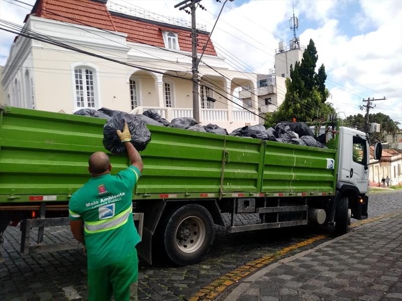 Carnaval teve 130 funcionários a mais nas ruas para varrição e coleta de lixo.  Foto: Divulgação