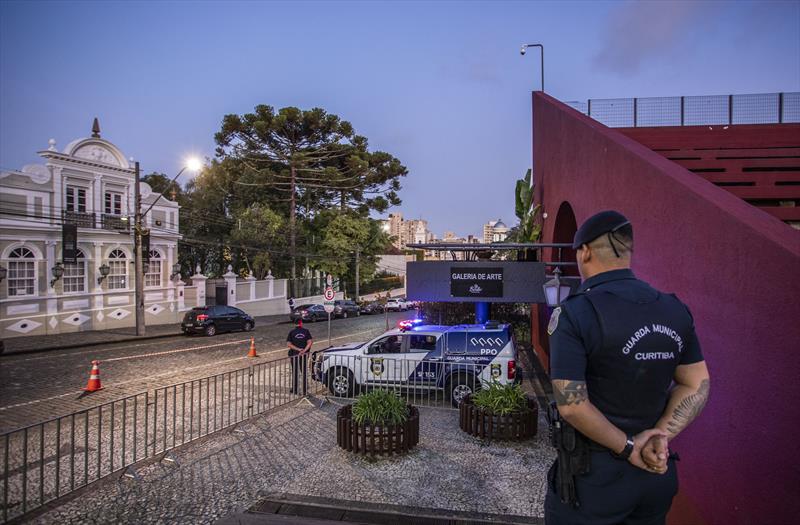 A segurança será reforçada na região do Largo da Ordem neste final de semana - Curitiba, 28/02/2020 - Foto: Daniel Castellano / SMCS