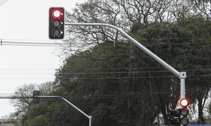 Novo semáforo corrige problema de visibilidade no Juvevê.
Foto: Luiz Costa /SMCS.