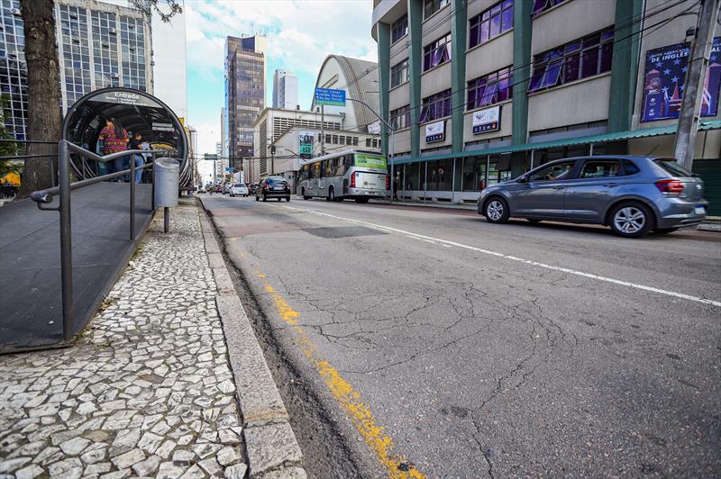 Vista geral da Rua Tibagi no Centro de Curitiba que irá passar por obras de revitalização asfáltica - Curitiba, 09/03/2020 - Foto: Daniel Castellano / SMCS