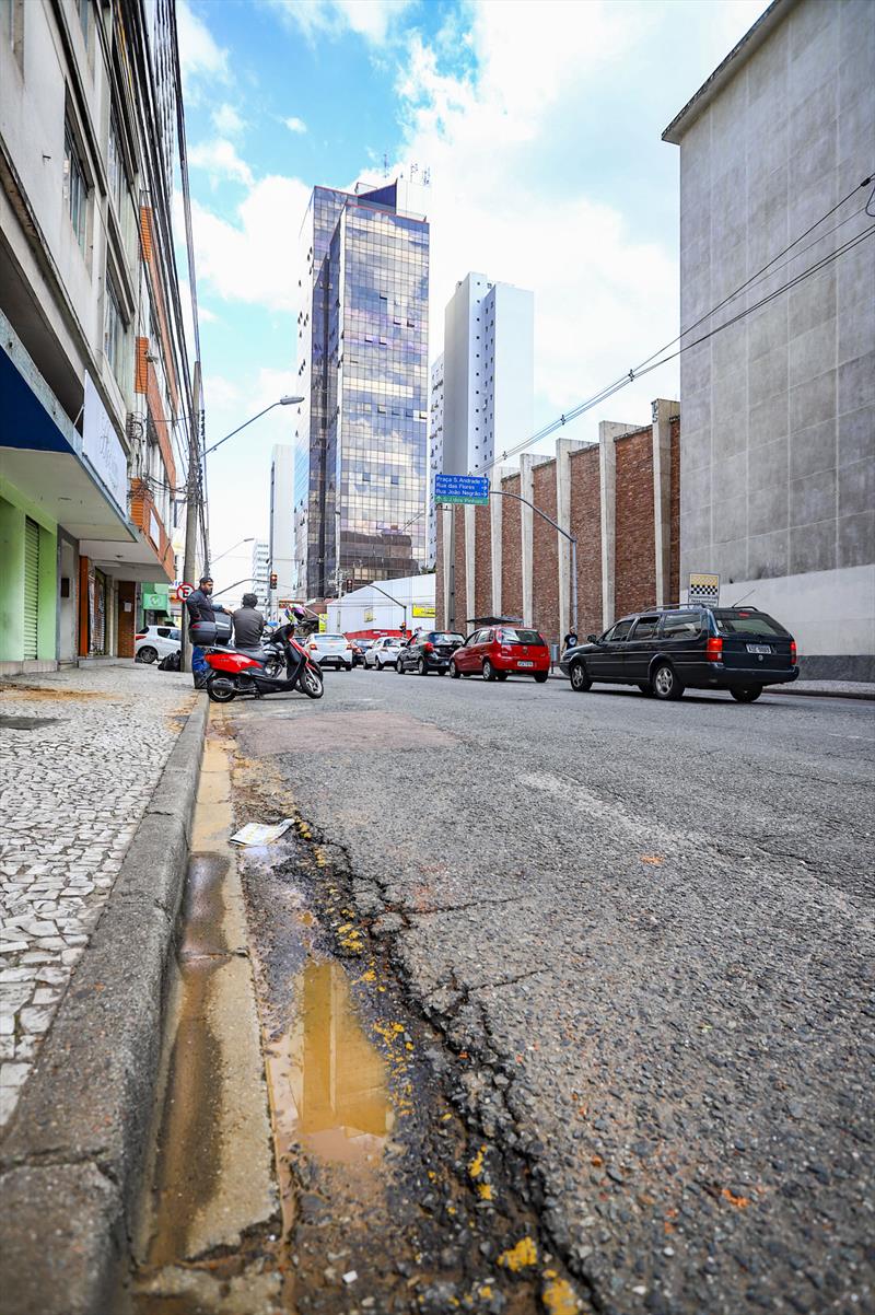 Vista geral da Rua Tibagi no Centro de Curitiba que irá passar por obras de revitalização asfáltica - Curitiba, 09/03/2020 - Foto: Daniel Castellano / SMCS