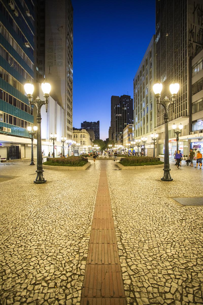 65% dos postes republicanos já contam com luminárias de LED. Curitiba, 12/03/2020. Foto: Daniel Castellano/SMCS 