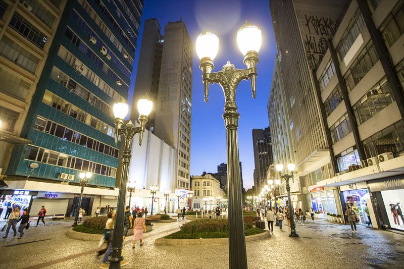 65% dos postes republicanos já contam com luminárias de LED. Curitiba, 12/03/2020. Foto: Daniel Castellano/SMCS 