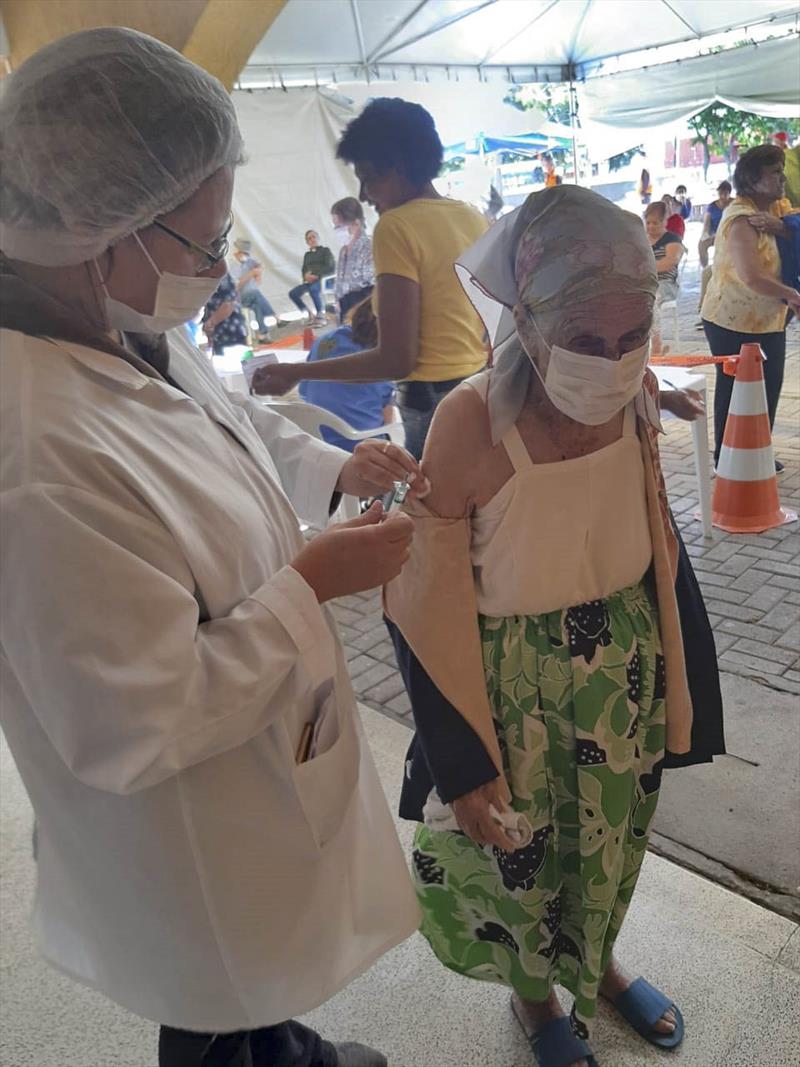 Idosa de 101 anos dá exemplo ao tomar vacina contra gripe.
 - Na imagem, Dona Maria Taborda de Almeida.
Foto: Divulgação