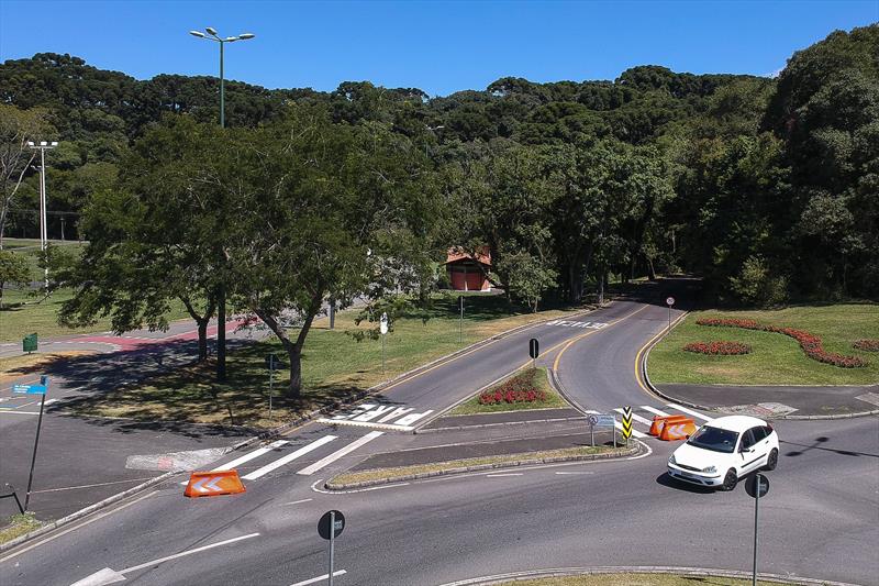 Os estacionamentos do Parque Barigui estão com seus acessos bloqueados. Curitiba, 26/03/2020. Foto: Pedro Ribas/SMCS