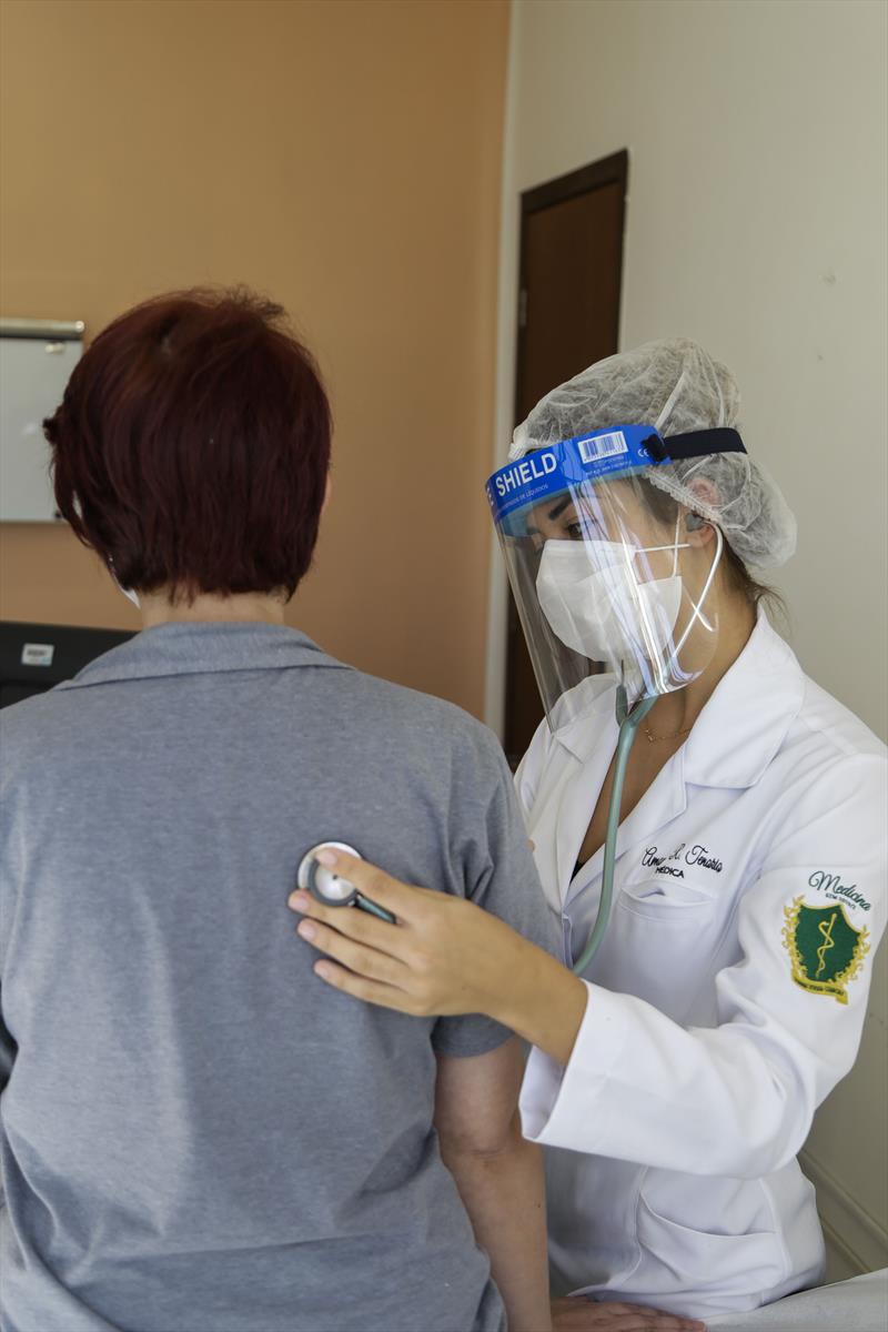 Amanda R. Tenório, médica contratada para auxiliar no enfrentamento da epidemia do coronavírus, na Unidade de Saúde Ouvidor Pardinho. Curitiba, 26/03/2020. Foto: Pedro Ribas/SMCS