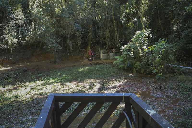 Obras de dragagem no bosque alemão.
Curitiba, 24/04/2020.
Foto: Luiz Costa/SMCS
