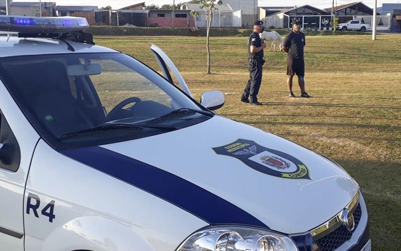 Guardas interrompem jogos de futebol em Curitiba pra prevenir