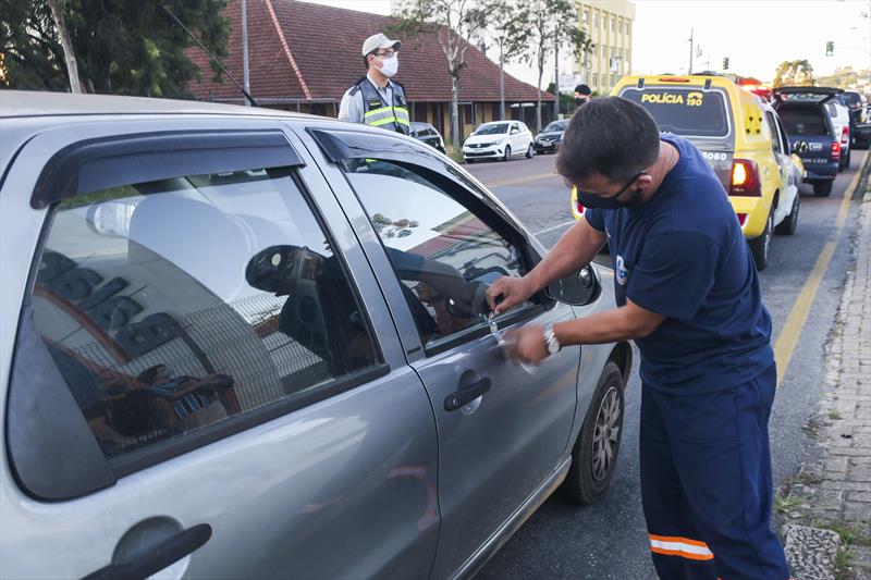 Ação Integrada de Fiscalização Urbana (Aifu), vistoria documentação de veículos e motoristas. Curitiba, 03/05/2020. Foto: Pedro Ribas/SMCS