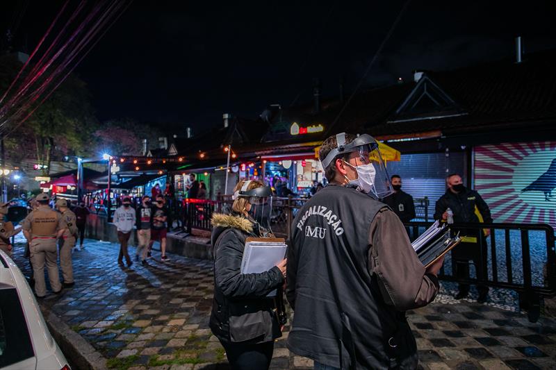 Ação integrada de fiscalização AIFU em bares e casas noturnas de Curitiba na noite desta Quarta-feira - Curitiba, 10/06/2020 - Foto: Daniel Castellano / SMCS
