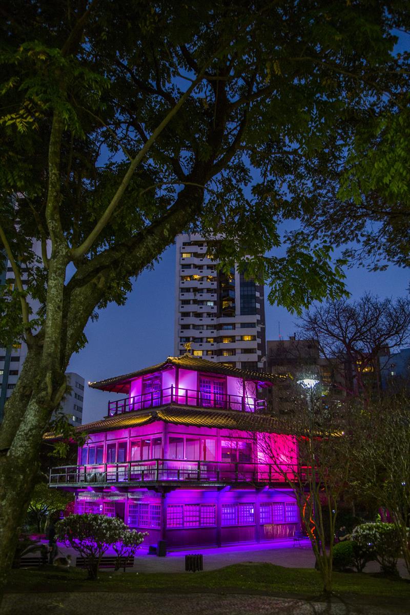 Nova iluminação cênica da Casa da Cultura Japonesa, na Praça do Japão. Curitiba, 03/08/2020. Foto: Pedro Ribas/SMCS