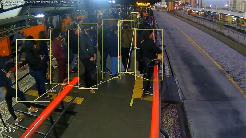 Imagens de simulações do funcionamento do aplicativo Distância2 nos terminais de Curitiba.
Ilustração: IPPUC