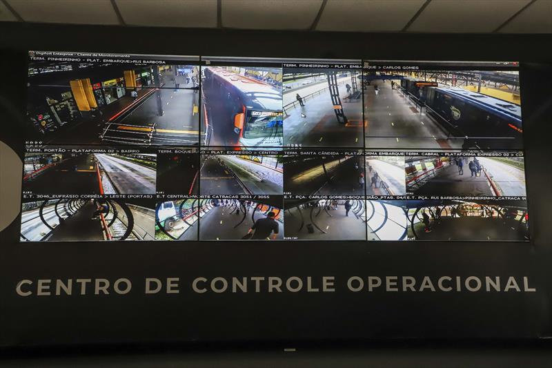 Aplicativo Distância 2, que monitora o distanciamento social em terminais e estações-tubo - Centro de Controle Operacional (CCO) na Urbs. Curitiba, 20/11/2020. Foto: Hully Paiva/SMCS