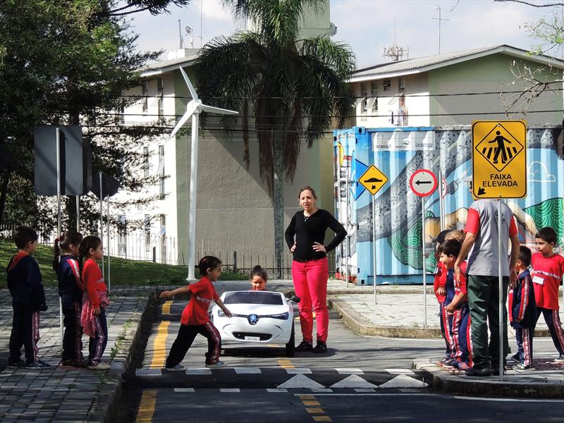 Operação Travessia Escolar amplia segurança no trânsito próximo a escolas  de Santos