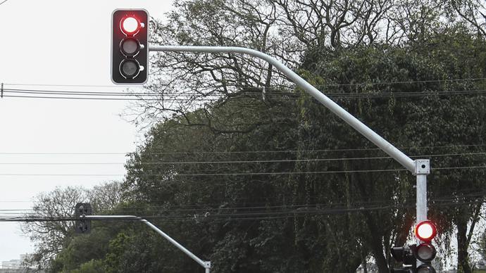 Novos semáforos nos bairros Novo Mundo e Água Verde.
Foto: Luiz Costa /SMCS.