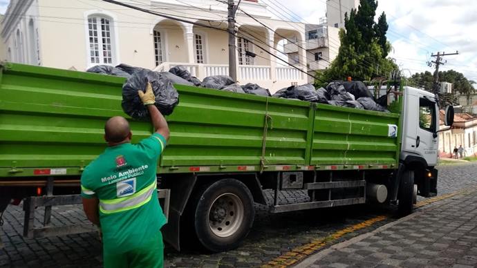 Carnaval teve 130 funcionários a mais nas ruas para varrição e coleta de lixo.  Foto: Divulgação