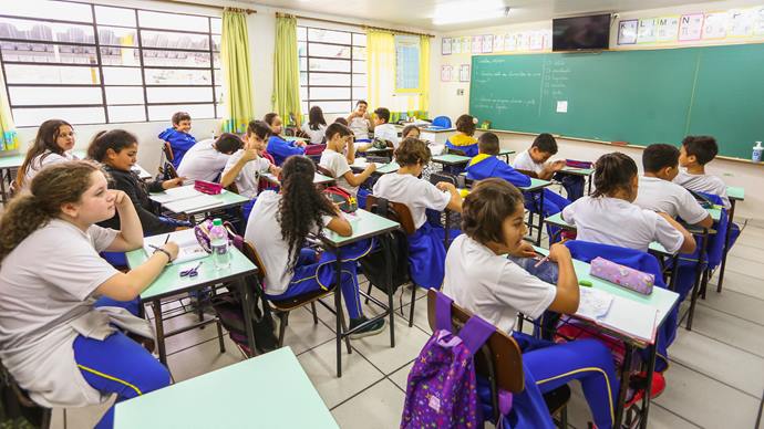 Curitiba reforça prevenção e vai suspender aulas na rede municipal de ensino.
Foto: Daniel Castellano / SMCS