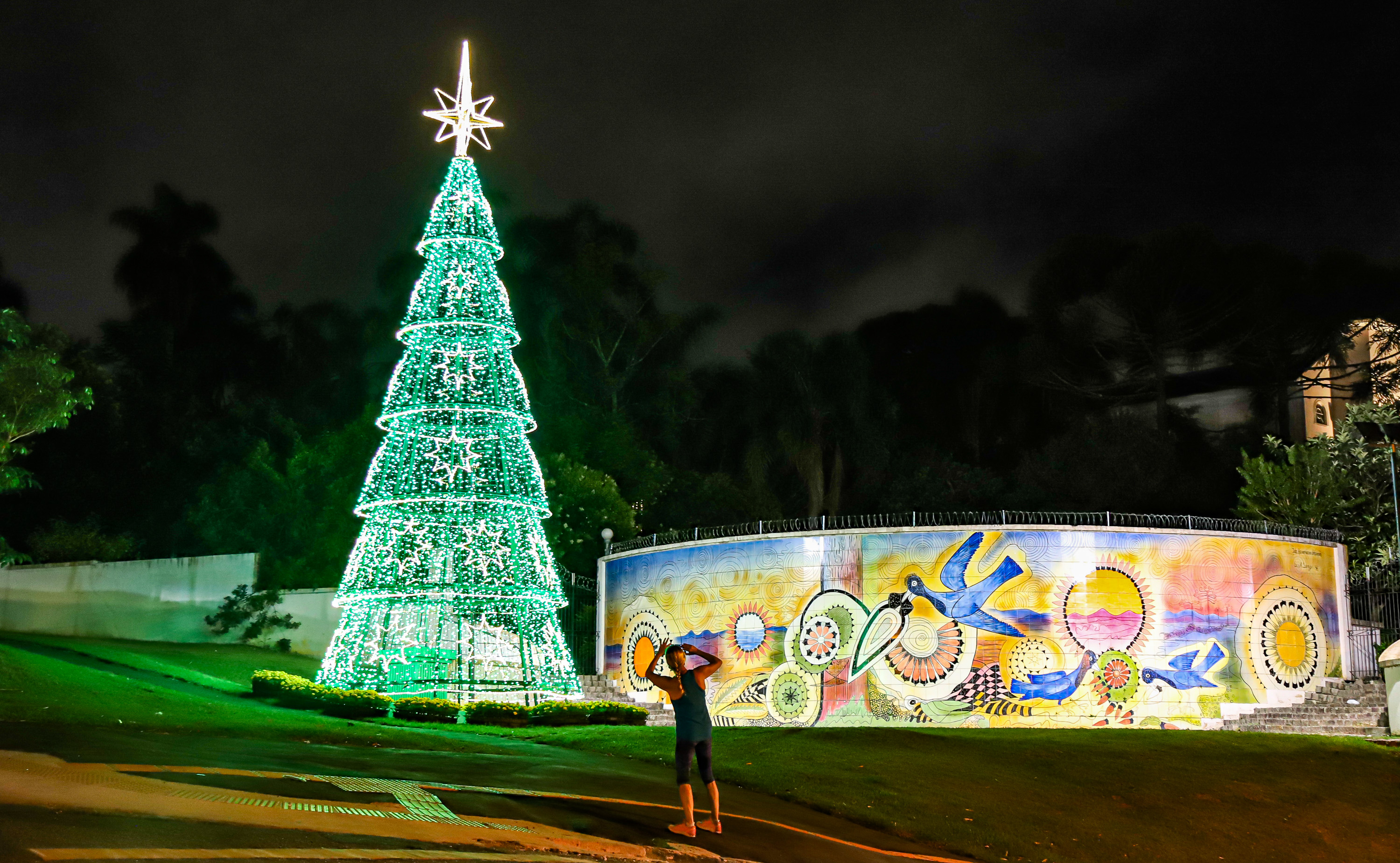 Parque Linear também recebe decoração natalina - Vero