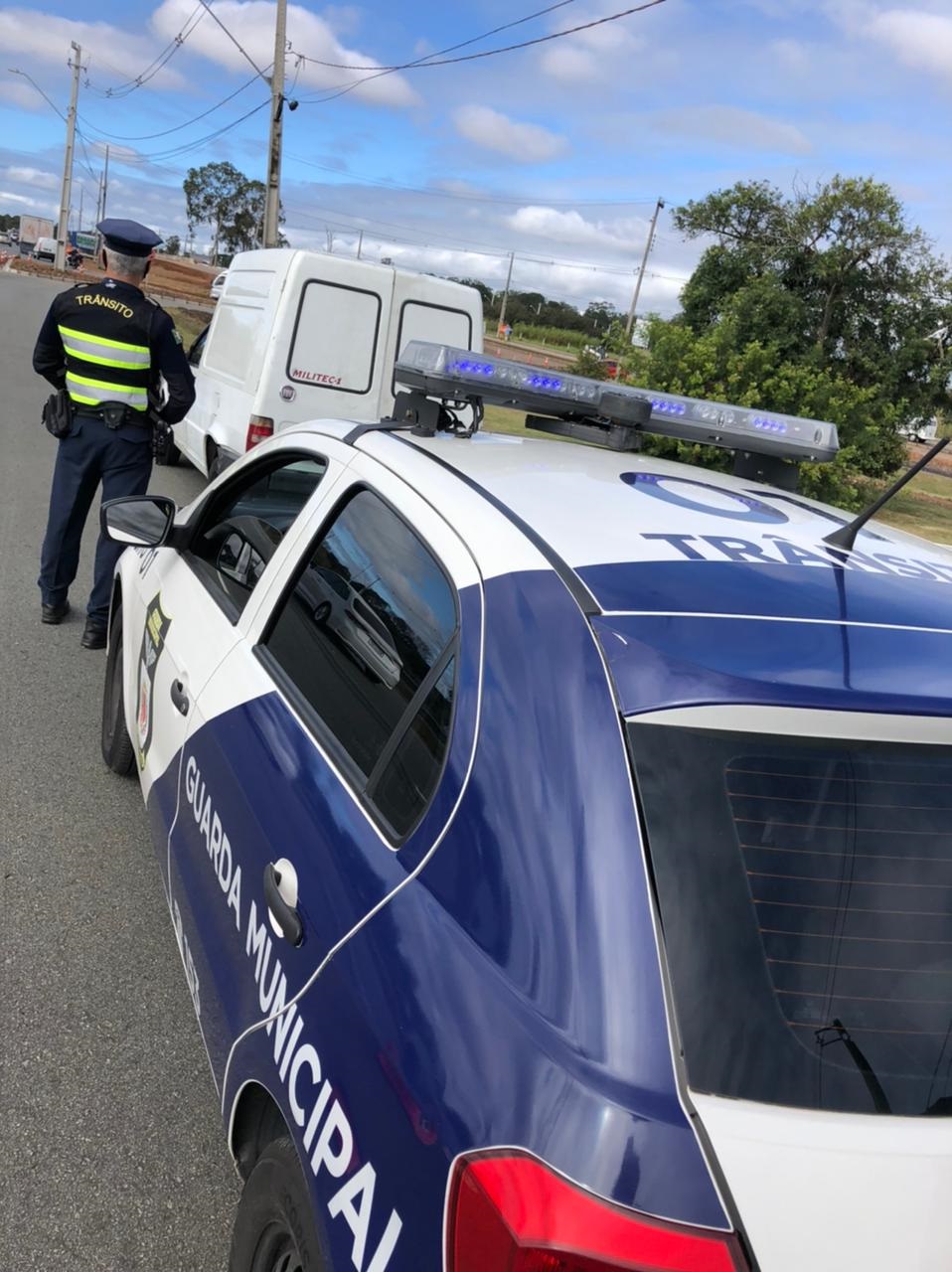 Guarda Municipal acaba com disputa de corrida entre carros de luxo -  Prefeitura de Curitiba