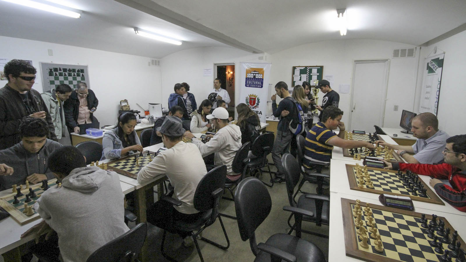 Clube de Xadrez na Galeria Júlio Moreira, em Curitiba, retoma atividades  presenciais