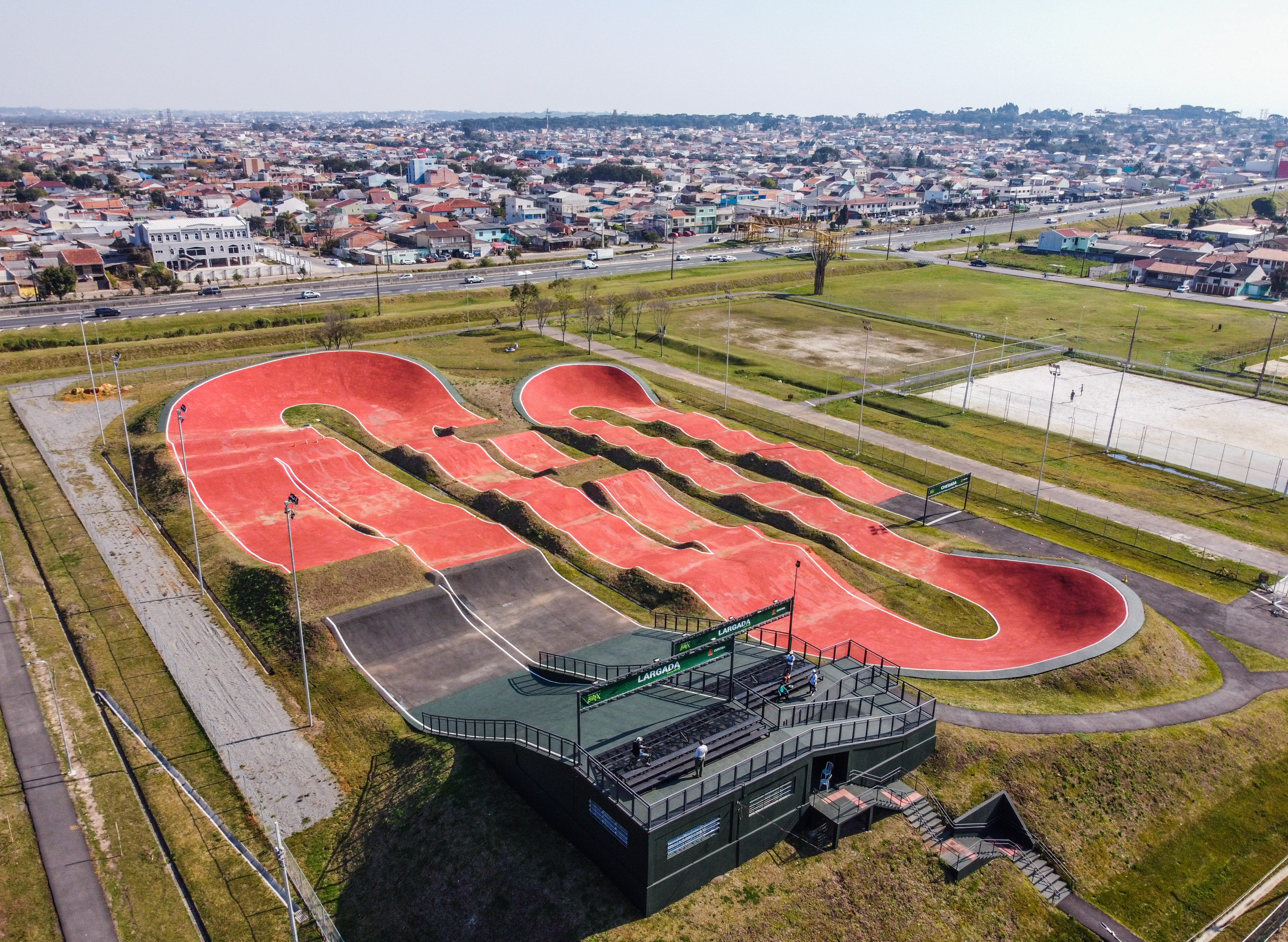 Treino histórico, primeiro do skate em Jogos, reúne atletas do