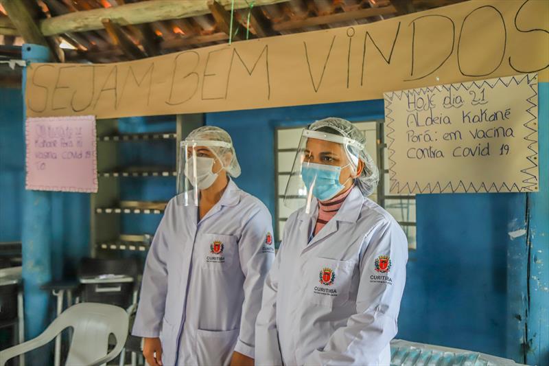 Indios da Aldeia Kakané Porâ são vacinados na manhã de hoje no segundo dia da vacinação contra a Covid-19 na região de Curitiba - Curitiba, 21/01/2021 - Foto: Daniel Castellano / SMCS