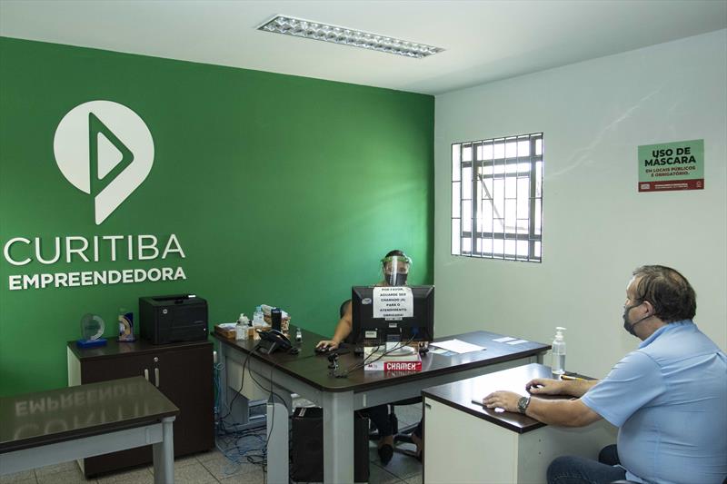 Financiamentos liberados para pequenos negócios de Curitiba, com garantia do Fundo de Aval da Prefeitura, cresceram 63,3% neste começo de 2021. Foto: Ricardo Marajó/ SMCS