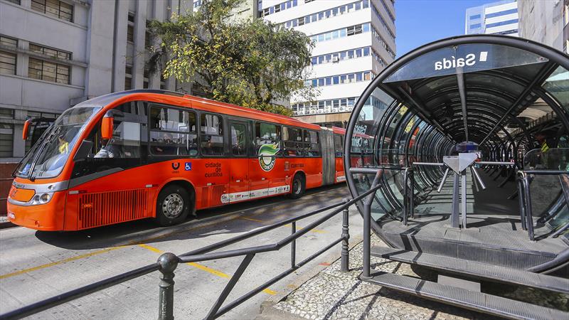 Ônibus circulam com no máximo 50% de ocupação de passageiros. 
Foto: Daniel Castellano/SMCS