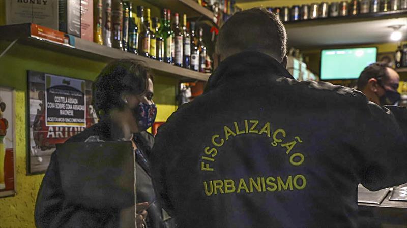 Aglomerações em bares e festas resultam em R$ 205 mil em multas, no sábado. Foto: Hully Paiva/SMCS (arquivo)