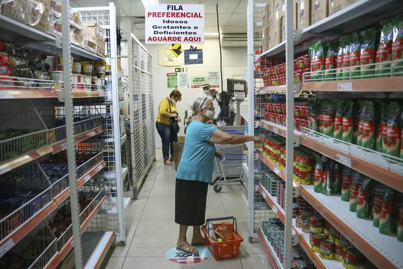 A Prefeitura lançou, o auxílio alimentar de Curitiba, que está beneficiando 35 mil famílias.
Foto: Luiz Costa /SMCS