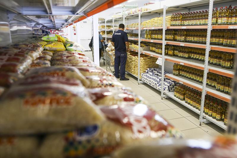 A Prefeitura lançou, o auxílio alimentar de Curitiba, que está beneficiando 35 mil famílias.. 
Foto: Pedro Ribas/SMCS