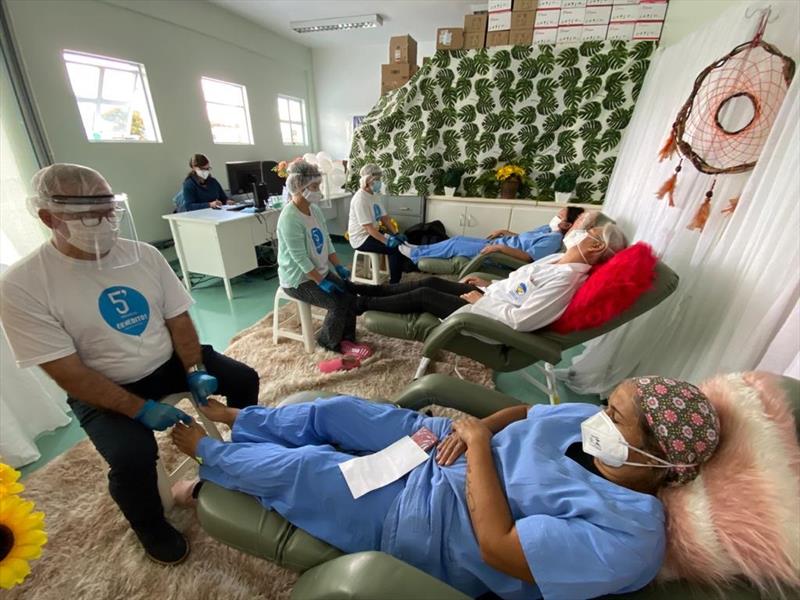 Voluntários levam conforto emocional para profissionais de saúde.
Foto: Divulgação