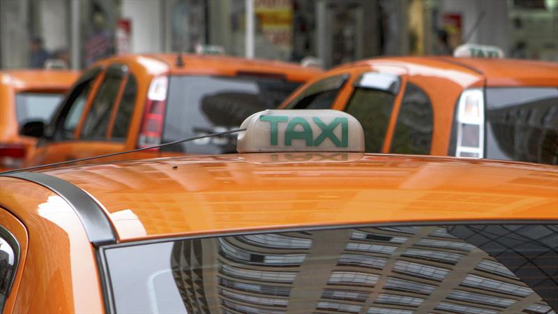 Sancionadas leis que compensam perdas de taxistas e transportadores escolares.  Foto: Luiz Costa/SMCS(arquivo)