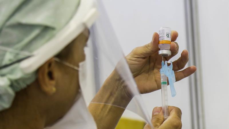 Curitiba abre vacina para pessoa com deficiência de 50 anos e mais. Foto: Pedro Ribas/SMCS