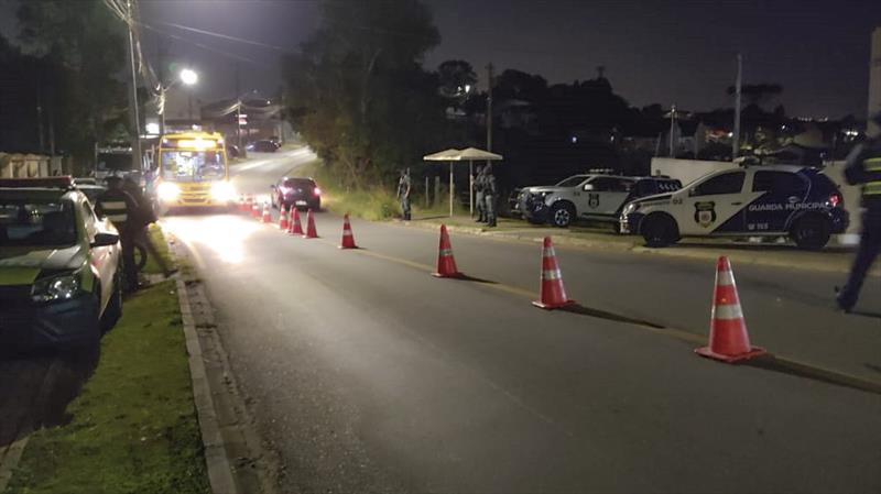 Guarda Municipal acaba com disputa de corrida entre carros de luxo - Portal  do Servidor de Curitiba