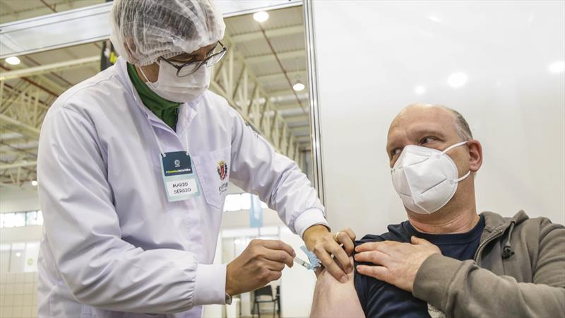 Curitiba amplia pontos e abre vacinação para 41 e 42 anos. Foto: Pedro Ribas/SMCS