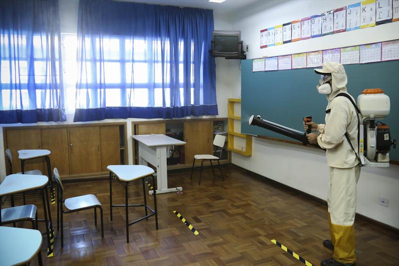 Prefeitura de Curitiba inicia sanitizações nas escolas antes do retorno híbrido.
Foto: Luiz Costa/SMCS