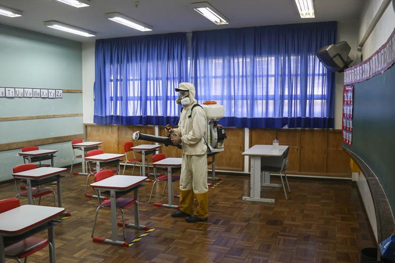 Prefeitura de Curitiba inicia sanitizações nas escolas antes do retorno híbrido.
Foto: Luiz Costa/SMCS
