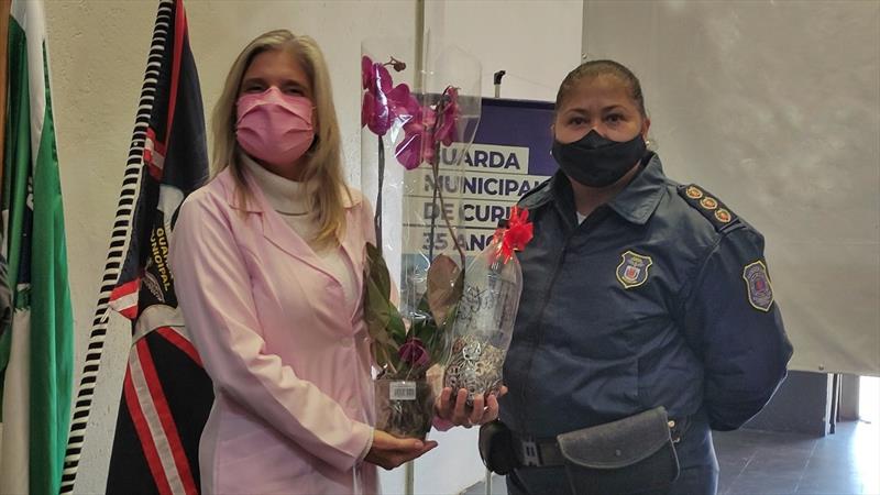 Guarda Municipal de Curitiba entrega de Lacres de Alumínio para o Movimento Ação Voluntária da Rede Feminina de Combate ao Câncer.
Foto: Divulgação
