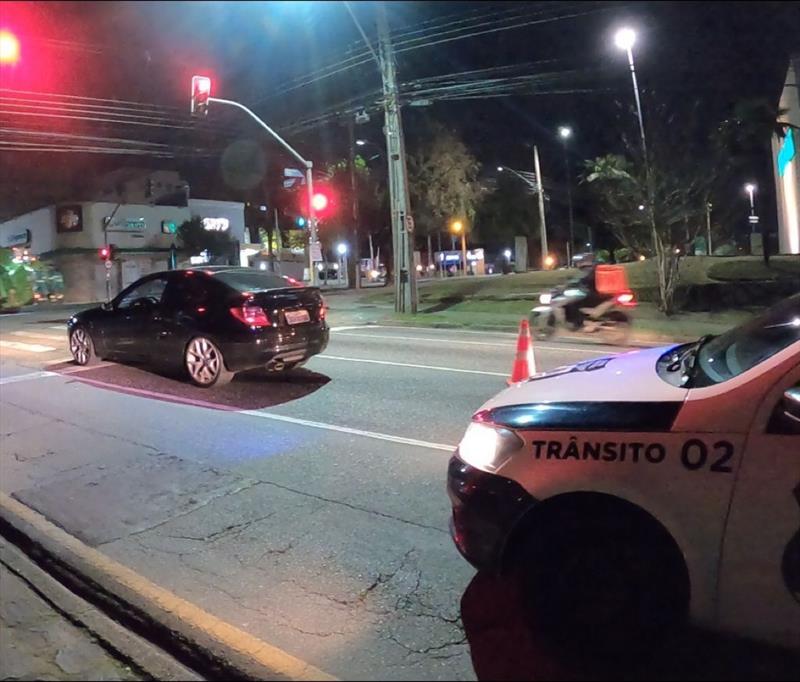 Guarda Municipal acaba com disputa de corrida entre carros de luxo -  Prefeitura de Curitiba