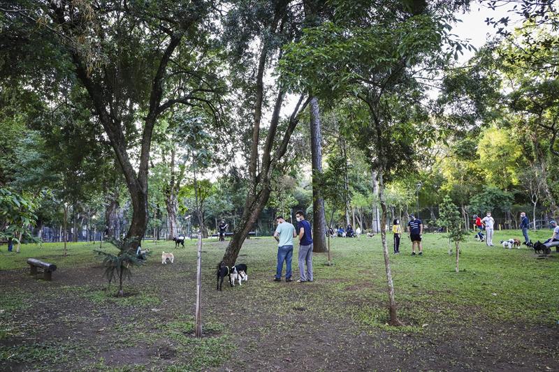 Para estimular os cidadãos a cuidarem cada vez melhor dos bichinhos, a cidade conta com cinco espaços chamados Amigo Bicho.
Curitiba, 14/10/2021 
Foto: Hully Paiva/SMCS