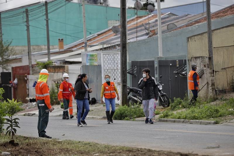 Moradores aprendem como agir em  caso de acidente com oleoduto.
Curitiba, 20/10/2021.
Foto: Ricardo Deverson/GM