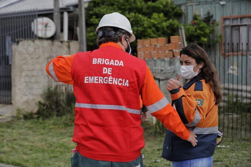 Moradores aprendem como agir em  caso de acidente com oleoduto.
Curitiba, 20/10/2021.
Foto: Ricardo Deverson/GM