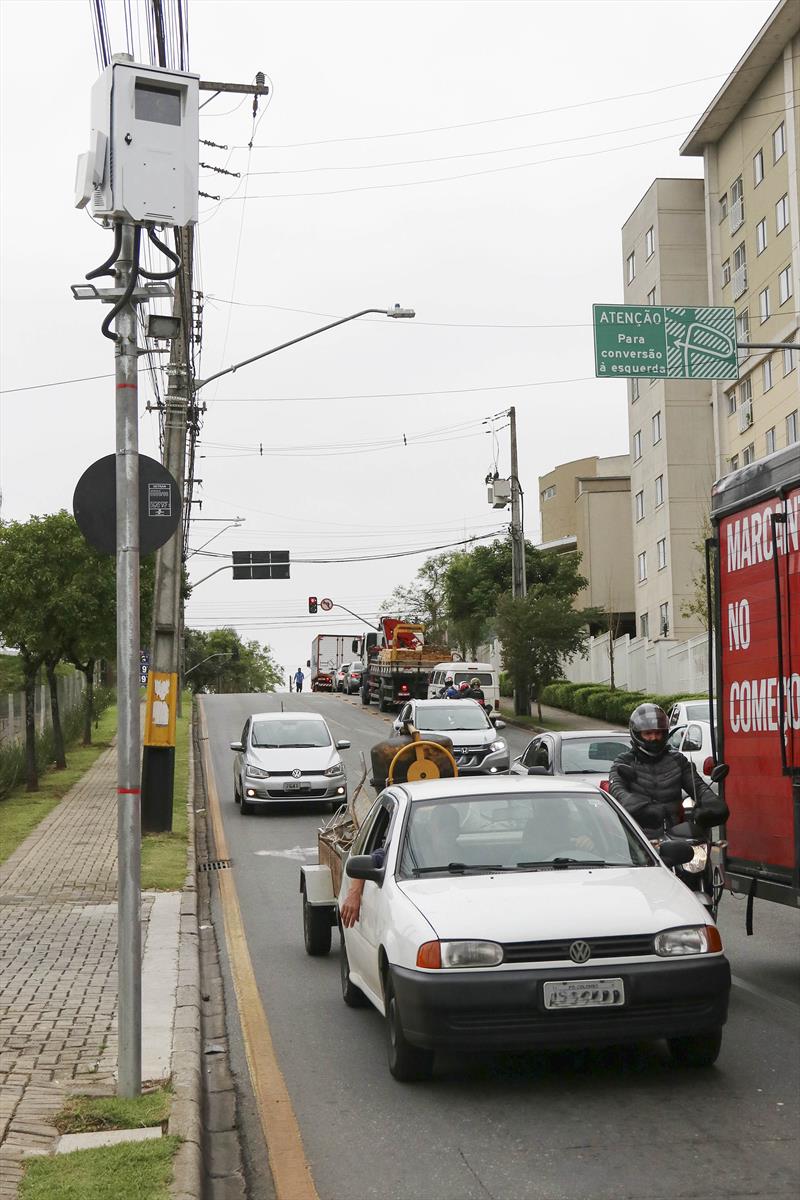 Radar no cruzamento da ruas Av. Marechal Mascarenhas com a Arnaldo Francisc Scremin. Curitiba, 05/11/2021. Foto: Lucilia Guimarães/SMCS