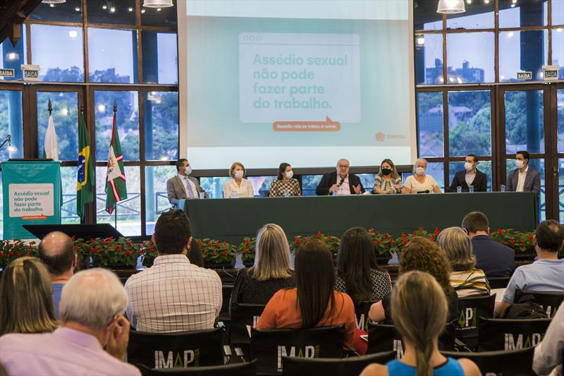 Prefeito Rafael Greca abre o evento Estratégias para Prevenção e Combate ao Assédio Sexual na PMC. Curitiba, 17/11/2021. Foto: Pedro Ribas/SMCS