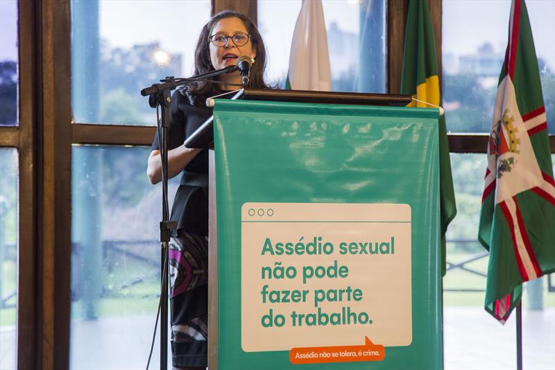 Palestra de Renata Fagundes Cunha, no evento Estratégias para Prevenção e Combate ao Assédio Sexual na PMC. Curitiba, 17/11/2021. Foto: Pedro Ribas/SMCS