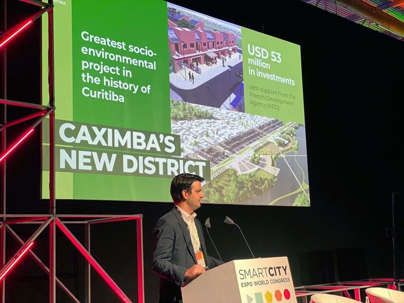 O vice-prefeito Eduardo Pimentel destaca o projeto do Bairro Novo do Caximba em palestra no World Smart City Awards. Foto: Divulgação
