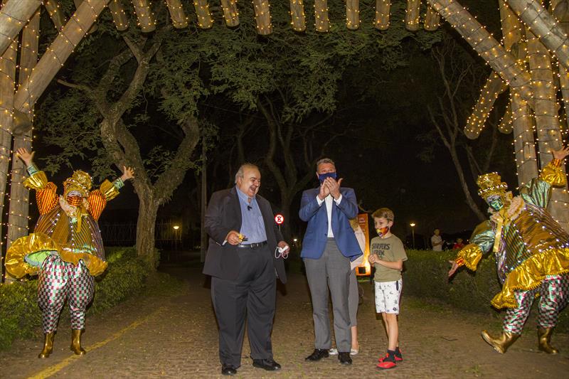 Prefeito Rafael Greca com o presidente da Copel Telecom, Wendell Oliveira, abre o Caminho de Luz Copel Telecom no Parque Barigui. Curitiba, 23/11/2021. Foto: Pedro Ribas/SMCS